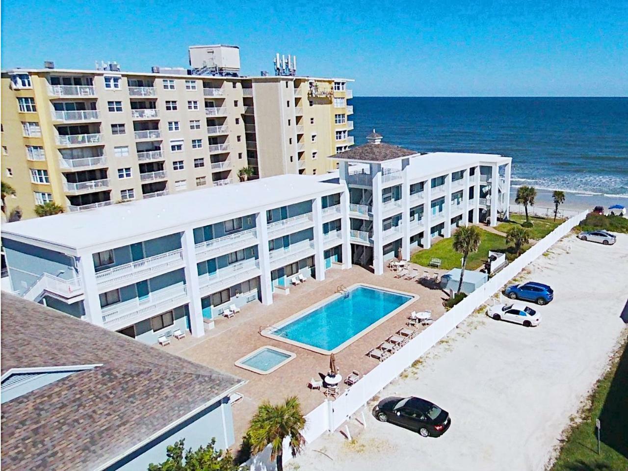 Coastal Waters Hotel New Smyrna Beach Exterior photo